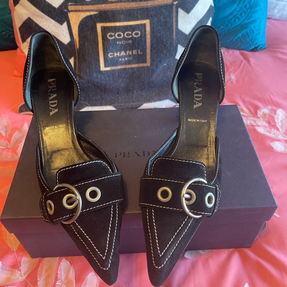Gorgeous suede Prada kitten heels with a pointy toe so on trend now !